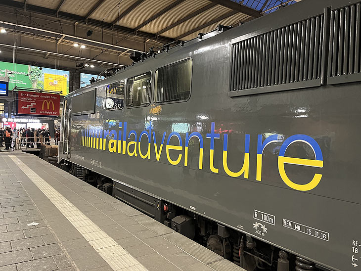Lokomotive auch im den Farben der ukrainischen Flagge (Foto:Martin Schmitz)